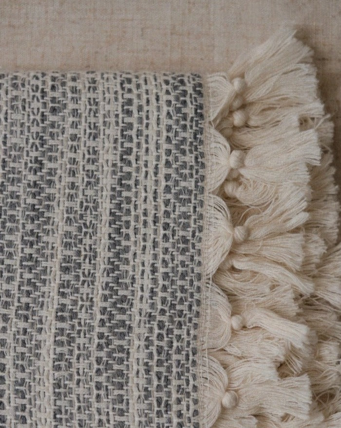 Kep | Handwoven throw (Gray)