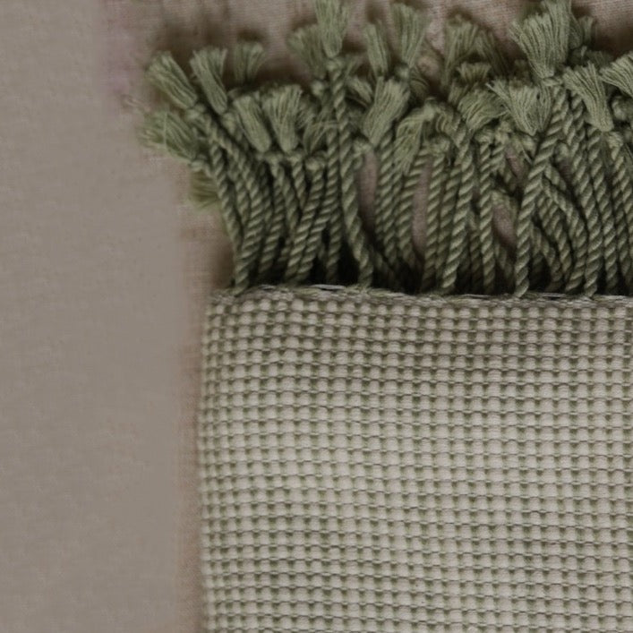 Kampong | Handwoven throw (Pastel green)